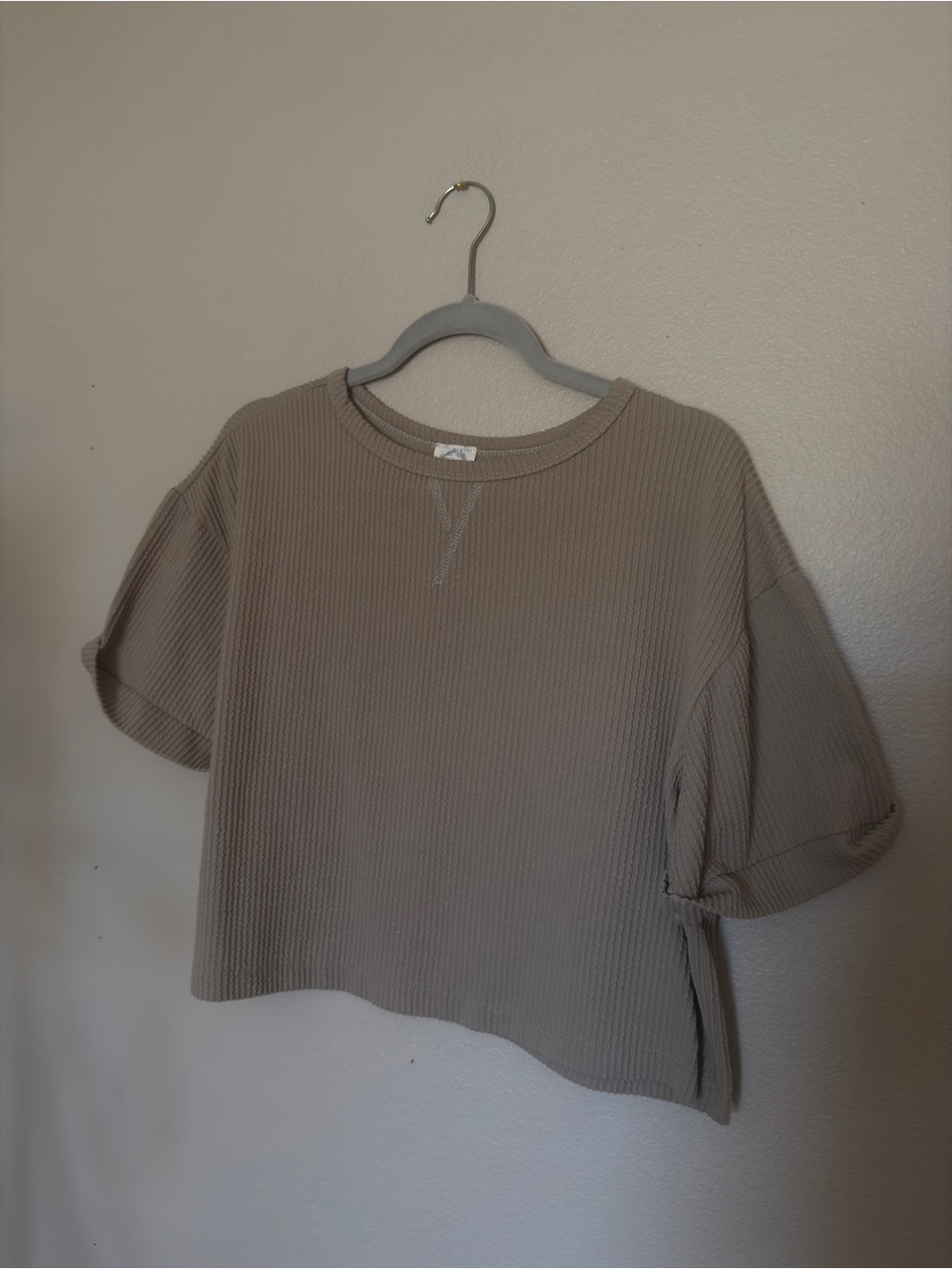 Cropped ribbed tee